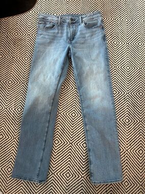 AE Outfitters Light Wash Straight Leg Jeans...For A Taller Guy (34x36).